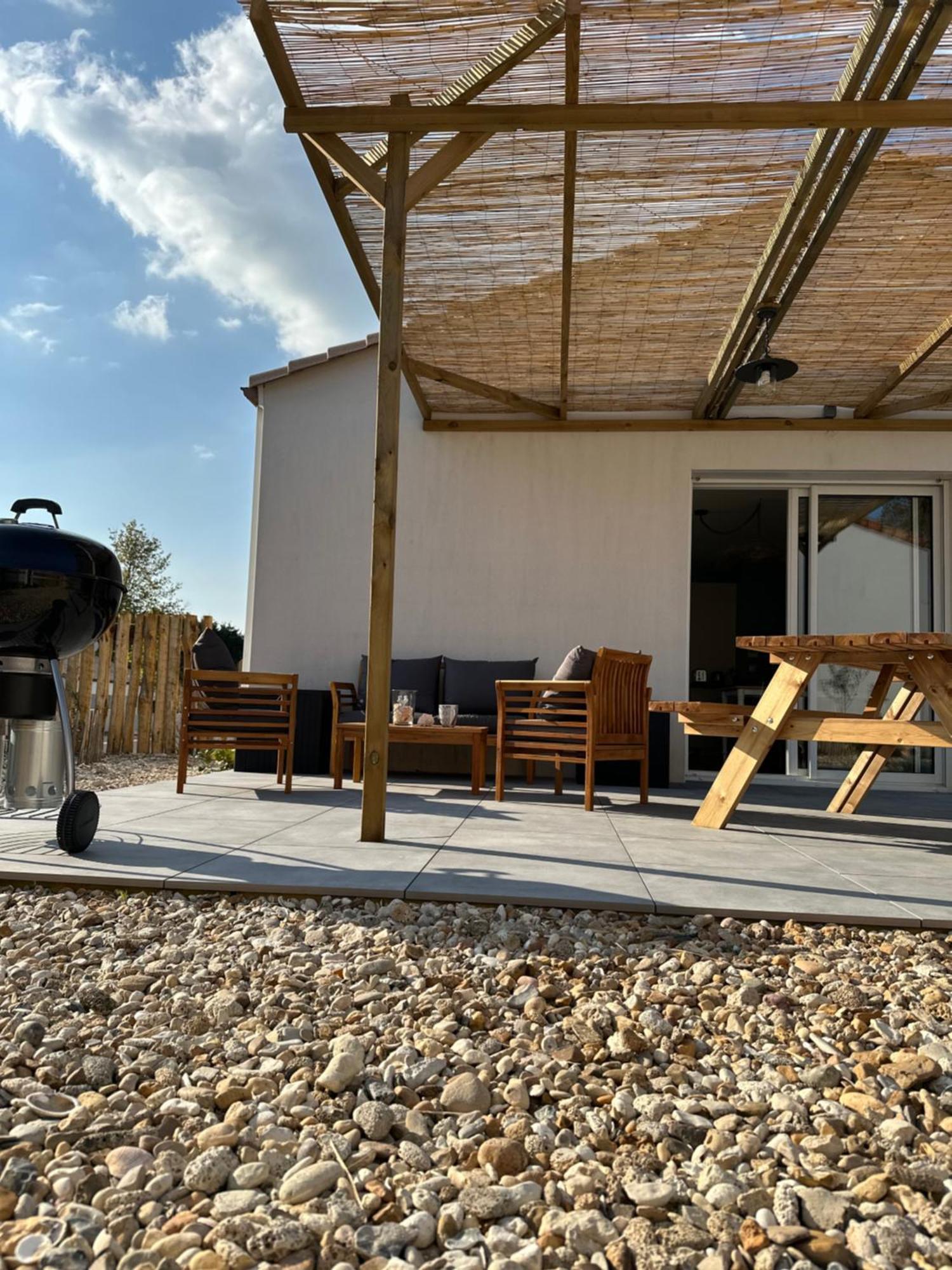Maison Au Calme Pres Des Plages Poiroux Luaran gambar